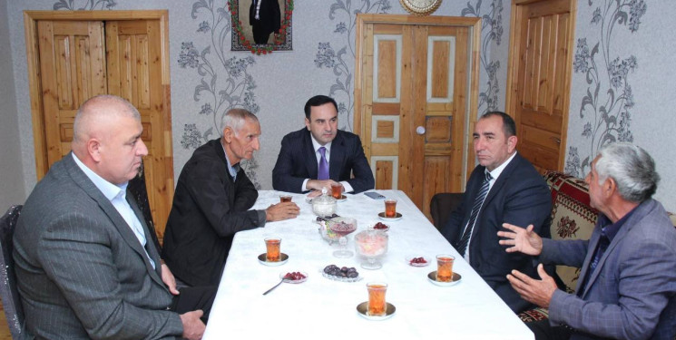 İsmayıllı rayonundan olan Vətən müharibəsi şəhidlərinin ailələrini ziyarət edib